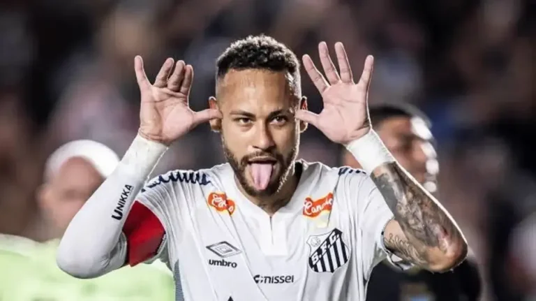 Santos FC: Neymar narrowly avoids serious injury on return (video)